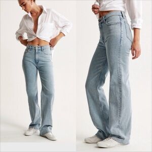 The Abercrombie & Fitch "High Rise 90s Relaxed Jean curve love size 30/10R